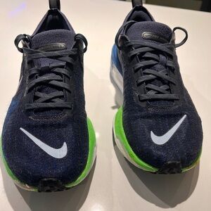 Nike Blue and Green Athletic Running Shoes with Cushioned Midsole